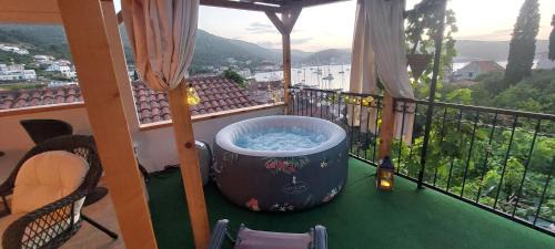 Vis Apartment | Panoramic view with jacuzzi