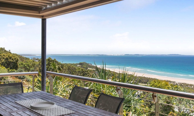 Point Lookout Apartment | Panoramic views from this beautiful unit set high on the hill overlooking.