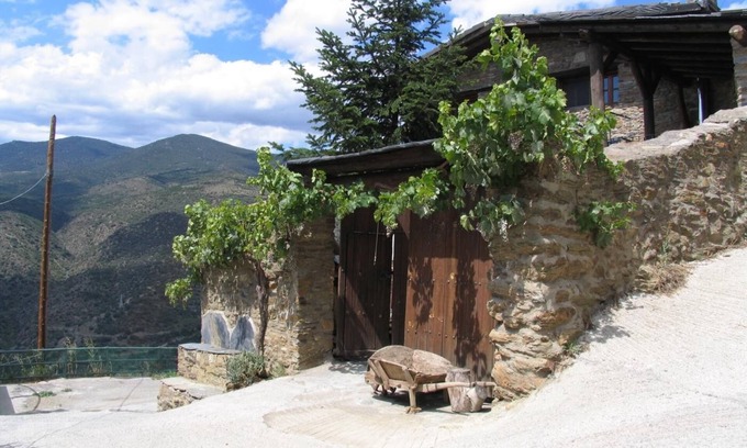 Calbinya Cottage | Panoramic views. In a small village in the Pyrenees. Private barbecue.
