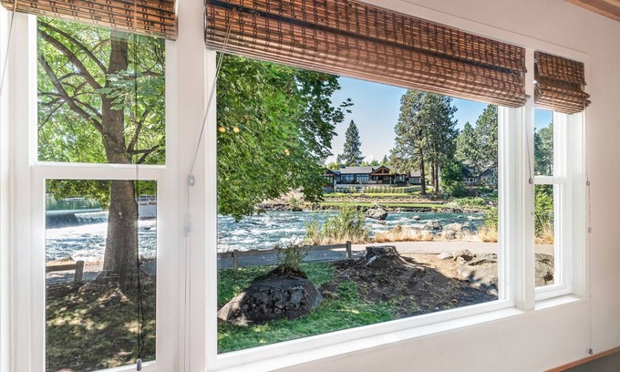 Orchard District Cottage | Panoramic views of the rippling Deschutes River w/pool access!
