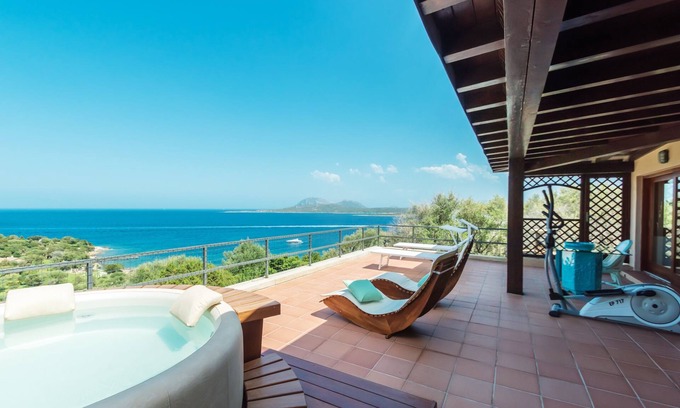 Porto Rotondo Villa | Panoramic Villa near private equipped beach