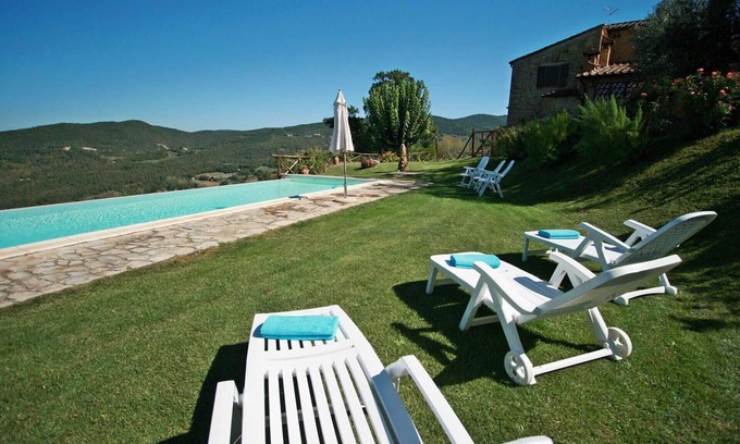 Radicondoli House | Panoramic villa w/private infinity pool & garden