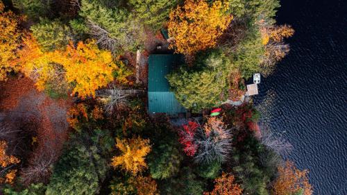 West Hopkinton House | Panoramic Water Views , cozy house in Henniker ,NH