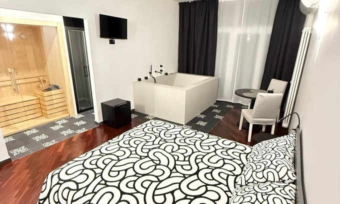 Taranto Bed & Breakfast | Panta Rei Charming Rooms and Spa Era room with private spa for exclusive use.