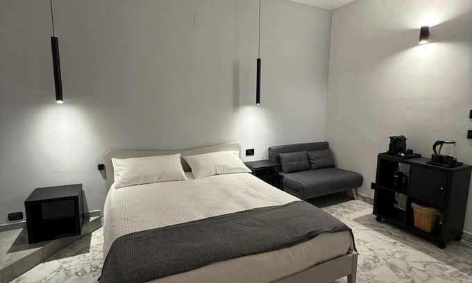 Magna Grecia Bed & Breakfast | Panta Rei Charming Rooms and Spa bright Iris room with balcony