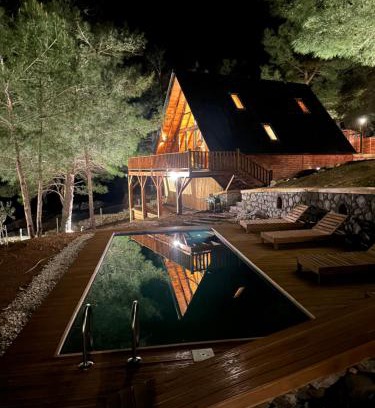 Urla Ski Chalet | Panurlawoodenhouse özel havuz& sauna mavi