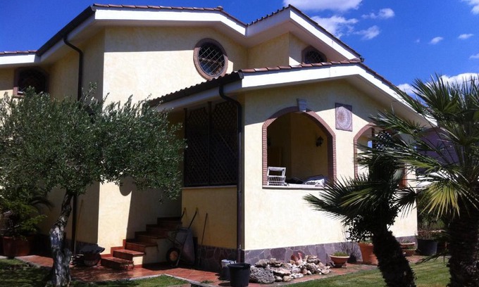 Isola Sacra Bed & Breakfast | Paoline's suite in villa