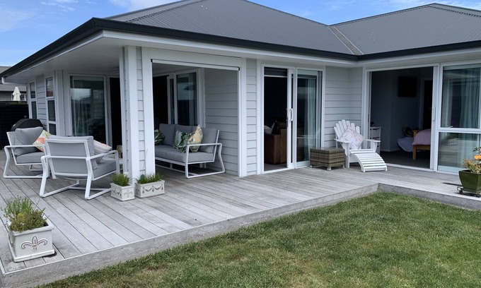 Papamoa Beach House | Papamoa. Close to everything.