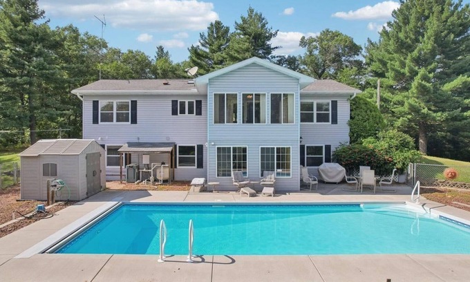 Wisconsin Dells House | Papas Pool House: Secluded Pool and Hot Tub Retreat