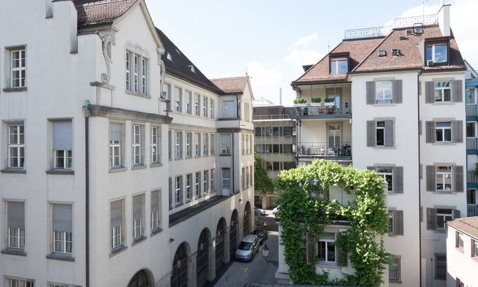 Old Town Apartment | Paradeplatz Apartment by Airhome