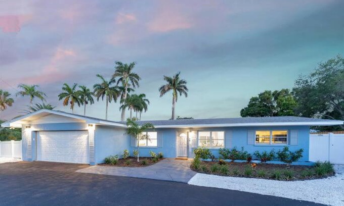 Palma Sola House | Paradise By The River-Hottub/Pool-Near Beaches