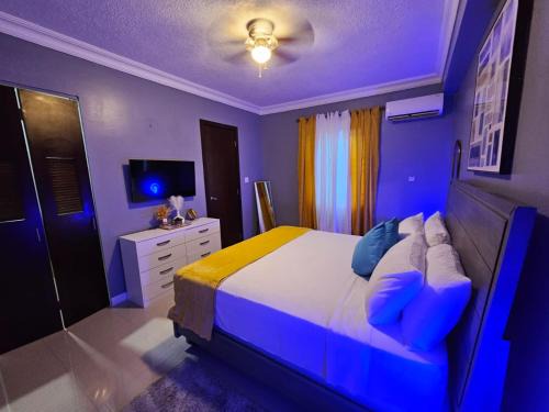 New Kingston Apartment | Paradise Haven at Hamptons - -across from Ac Marriot Hotel