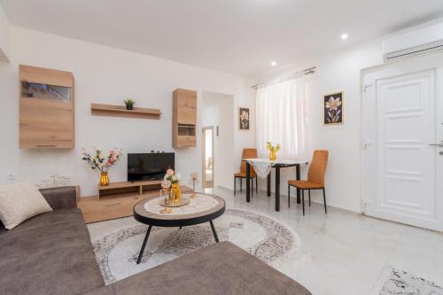 Paradhisos Apartment | Paradise House