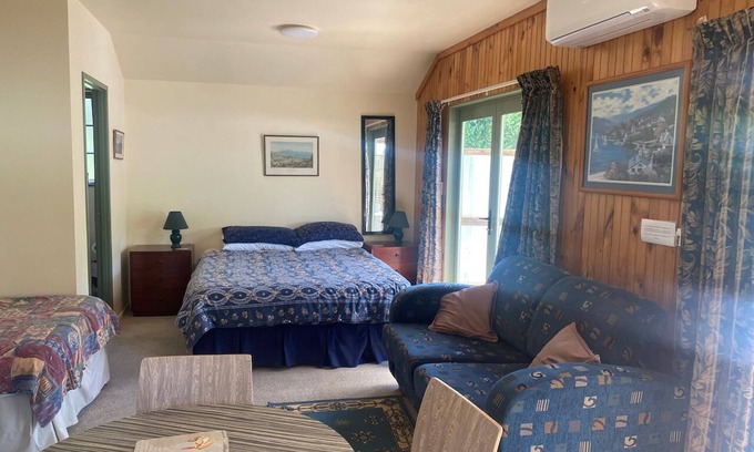 Aongatete Cottage | Paradise in the country. Handy to many Towns.