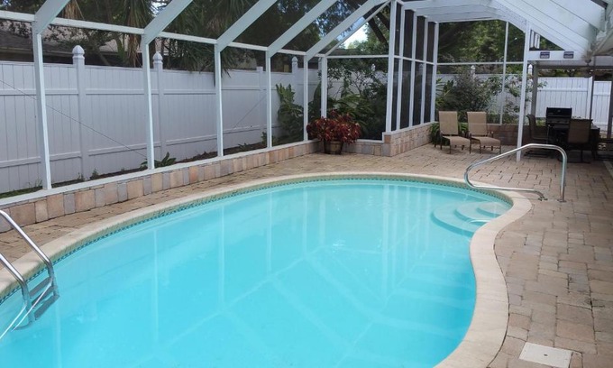 Tarpon Springs House | Paradise in the Sun
