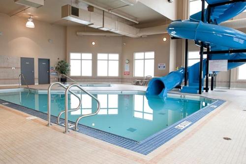 Valleyview Hotel | Paradise Inn and Suites