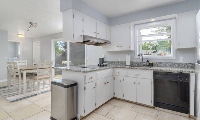 Friendly House | Paradise on Polk st: close to UO/Autzen
