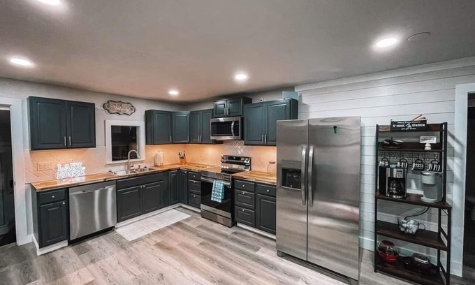 Zavalla House | Paradise on the Lake! Spacious 5 bed waterfront property, close to boat launch.
