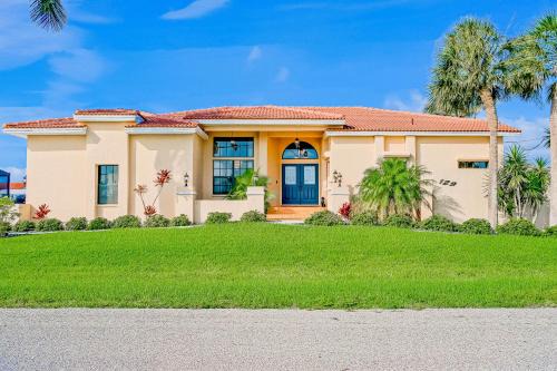 Edgewater House | Paradise Palms