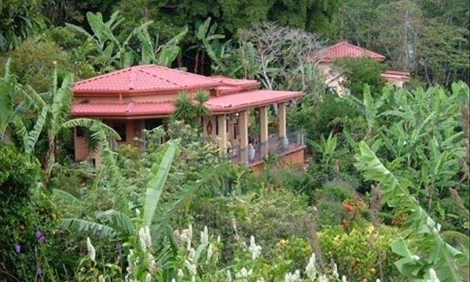 Orosi Villa | Paradise Peak -262 Five Star Reviews - Romantic Garden Villa with Jacuzzi