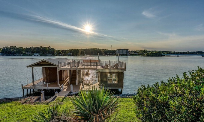 Moneta House | Paradise - Pet-Friendly/Private Pool/Firepit/Sunset Views