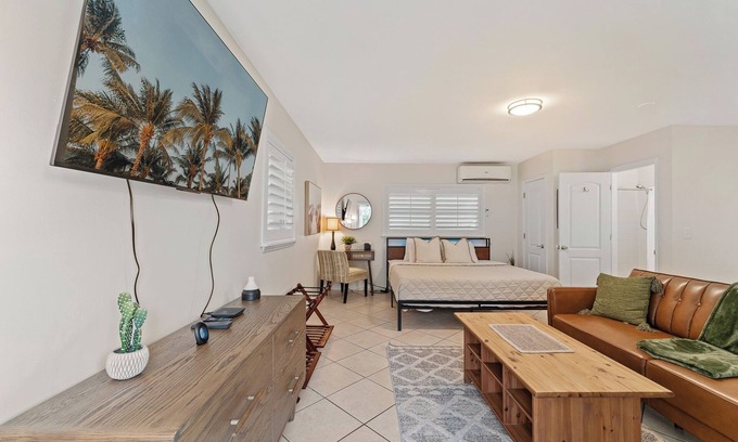 Stuart Apartment | Paradise Pocket - Unit B