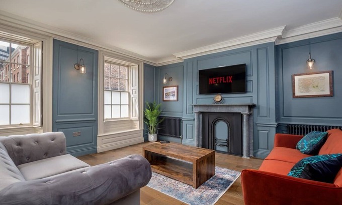 Sheffield City Centre Apartment | Paradise Square Remodelled 18th Century Apt 1