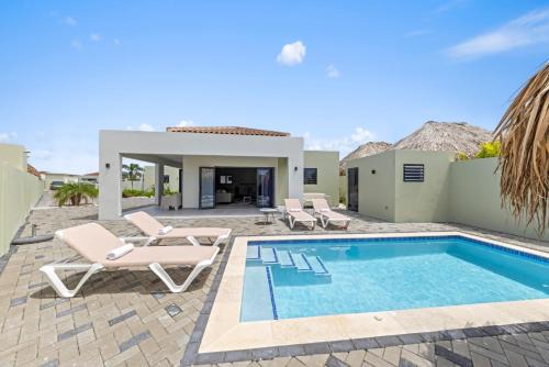 Marie Pampoen Villa | Paradise Villa met privezwembad, Mambo Beach