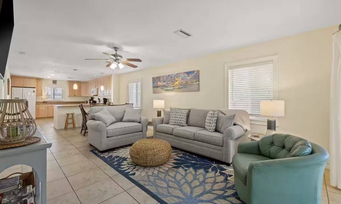 Laurel House | Paradise Way + Walk to Beach’s, Restaurants!