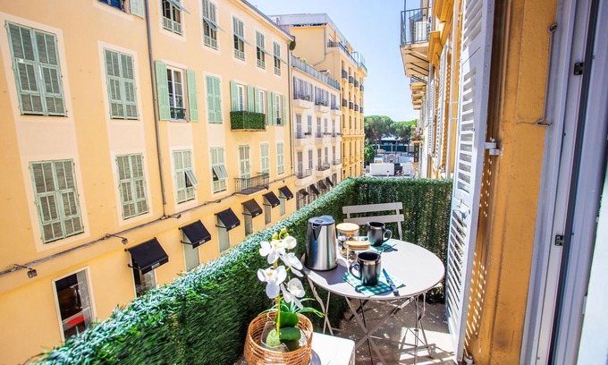 Jean-Medecin Apartment | PARADISIO 2 AP4237 By Riviera Holiday Homes