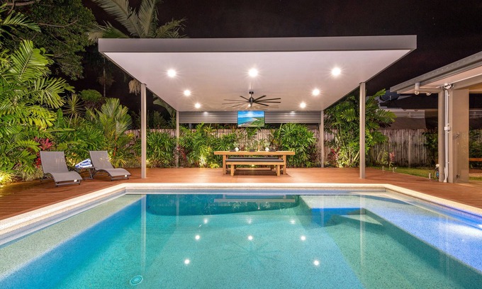 Craiglie House | Paradiso Family Home - Heated pool, 1 min drive to Palmer Sea Reef Golf Club!