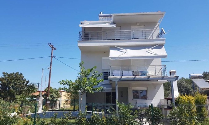 Ofrinion House | Paradiso Guest House