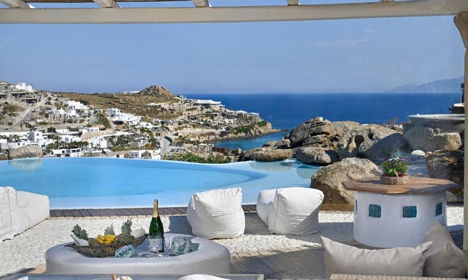 Paradise Villa | Paraga Villa1 "7min WALK TO BEACH" by Calypso Sunset Villas