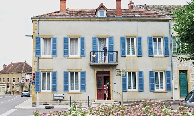 Paray-le-Monial House | PARAY character house close to shrines and shops 13 people