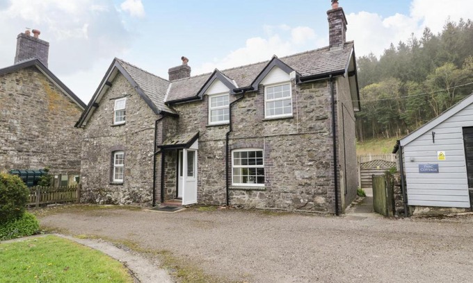 Llanfair Caereinion House | Parc Cottage