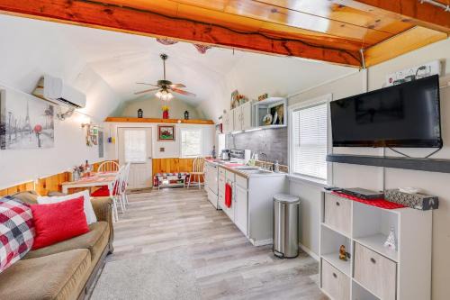 Paris House | Paris Vacation Rental about 22 Mi to Mount Magazine!