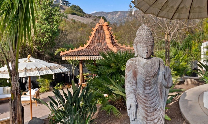 Summerland Condo | Park Adjacent | Bunk Beds | Family-Friendly