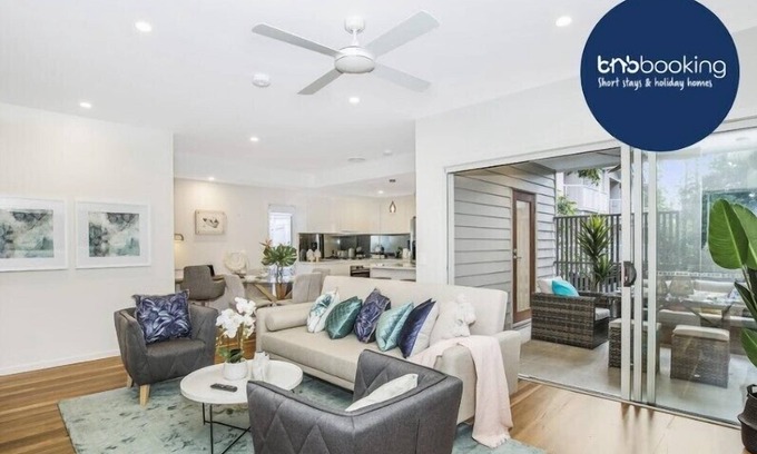 Toowong Apartment | Park Ave Retreat - 3 Carparks, WiFi, BBQ, King Bed