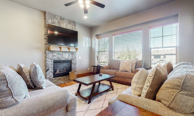 Snowbird House | Park City Adjacent - Jordanelle Retreat: 4 bed 3.5 bath townhome sleeps 13