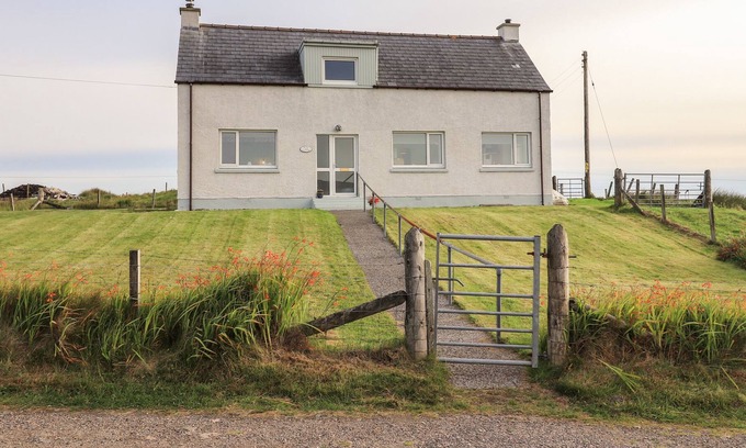 Baleshare Cottage | PARK COTTAGE, pet friendly, with open fire in Claddach Kirkibost