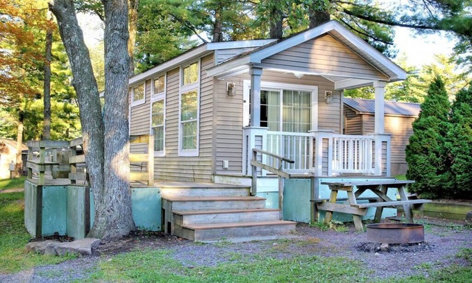 Centre Hall Cabin | Park Model 35 w/3 Beds