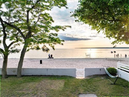 Sylvan Beach House | Park Slice of Heaven - Sleeps 9