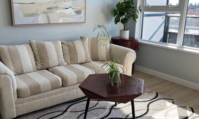 Surrey Condo | Park suite Surrey city central/skytrain 1B1BR