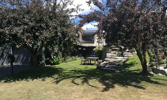 Arrowtown Apartment | Park to Mountains Apartment Arrowtown