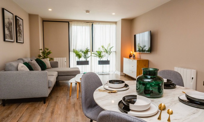 Hull Old Town Apartment | Park view Executive 2 Bedroom Apartment