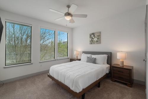 Oak Lawn Apartment | Park West 260 Modern Apt , Pool, Gym, Parking