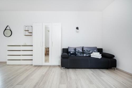 Lodz Apartment | Park Zrodliska Comfort Studio by BookingHost