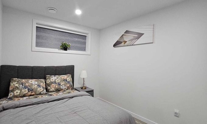 Southwest Edmonton House | Parkside Basement Suite/Netflix, Amazon Prime & Disney