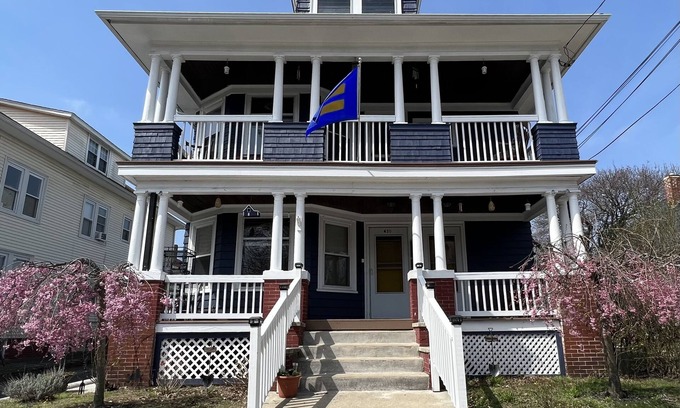 Mount Pleasant Apartment | ParkView Apt. has 3 bedrooms, sleeps 13, with a great porch view. RE.00261-STR
