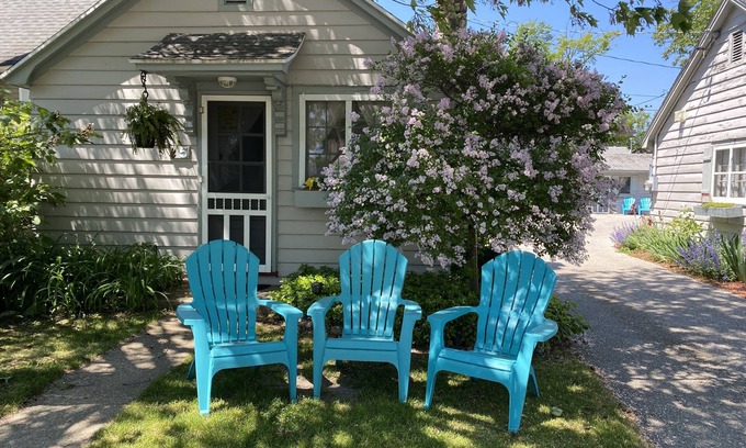 Ludington Cottage | Parkview Cottage #5, 1/2 block from beach